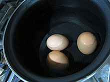 cooking_tips_how_to_make_amazing_easter_eggs_01.jpg