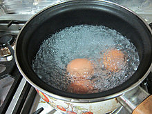 cooking_tips_how_to_make_amazing_easter_eggs_02.jpg