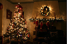christmas-20tree-20-20mantle-202006-742736.jpg
