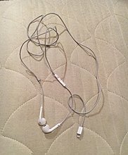 7142317_casti-originale-apple-iphone-78-lightning-connector_1.jpg