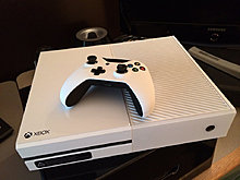 1407067487-white-xbox-one.jpg
