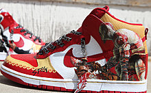gow3_sneakers_1.jpg
