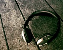 headphones_on_the_floor-1280x1024.jpg