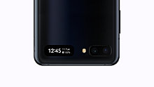 galaxy_z_flip_mirror_black_closed_front_camera.jpg