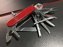 victorinox_swiss_army_knife_champ_02.jpg