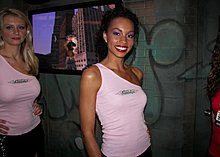 console_games_booth_babes_0015.jpg