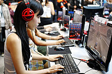 console_gamer_girls_001.jpg