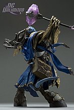 blizzard_draenei_paladin_action_figure_d.jpg