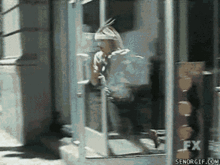 womenbeshoppingp1.gif