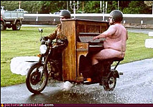 wtf_pics-traveling-band.jpg