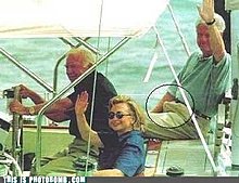 photobomb-guy-raising-flag1.jpg