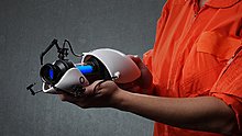 ef3c_portal_2_miniature_replica_portal_gun_inhand.jpg