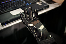 peregrine-minority-report-gaming-glove-0.jpg