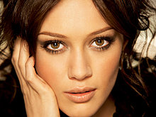 the_new_ipad_wallpaper_2048x1536_hilary_duff_3.jpg