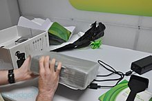 slim-unboxing12-hands.jpg