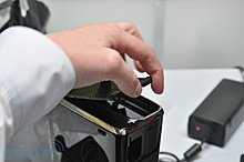 slim-unboxing29-hands.jpg